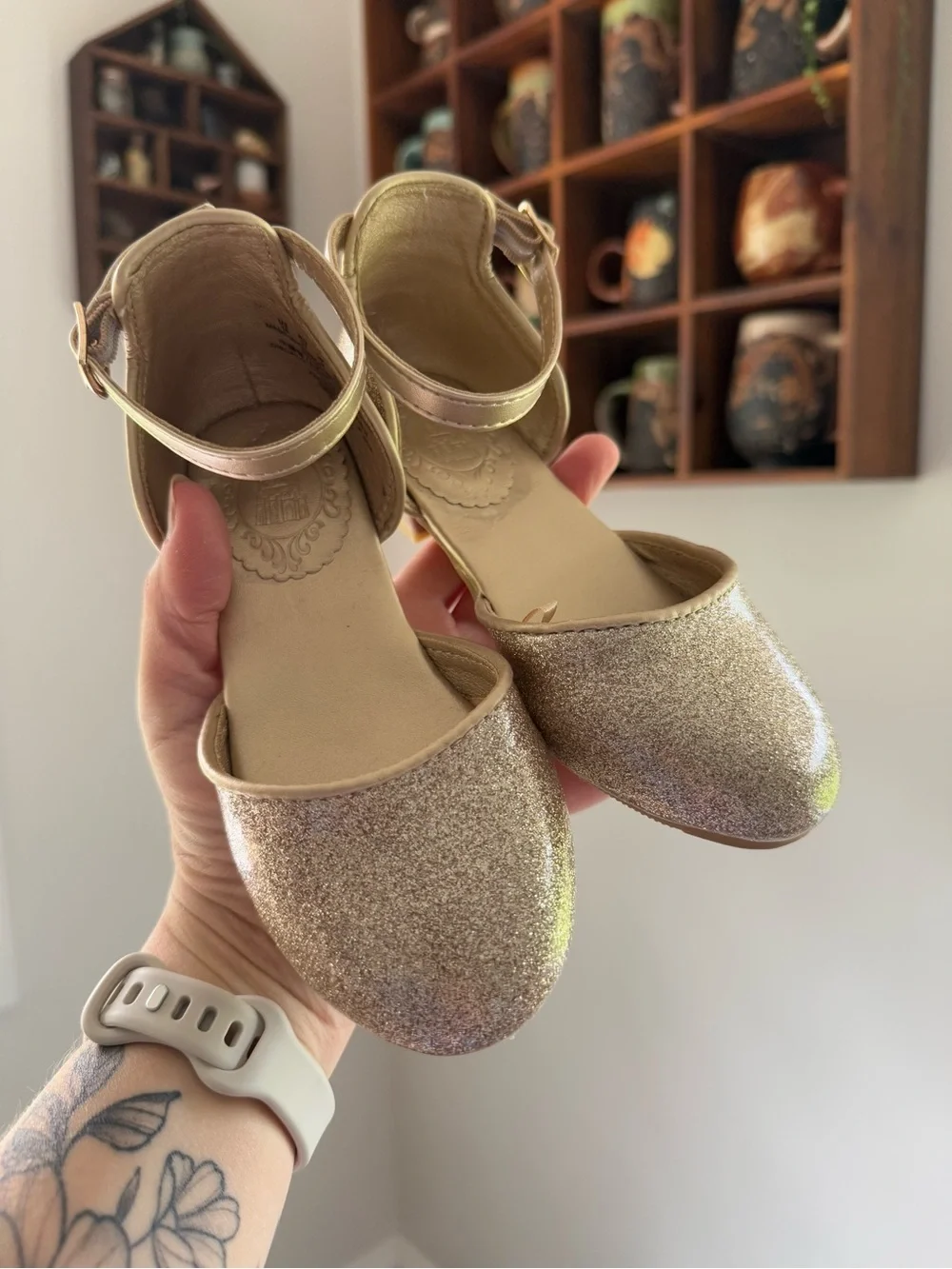 Disney Bibbidie Bobbidie Boutique Girls Gold Glitter Dress Shoes size 10